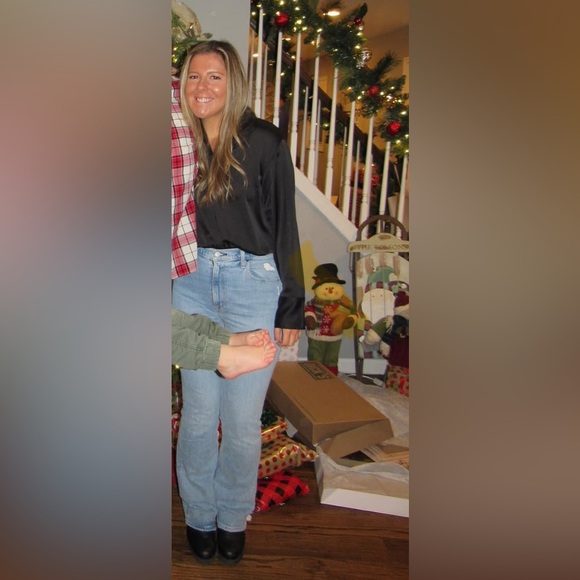 Abercrombie & Fitch Long-Sleeve Satin Button-Up Shirt - Picture 8 of 10